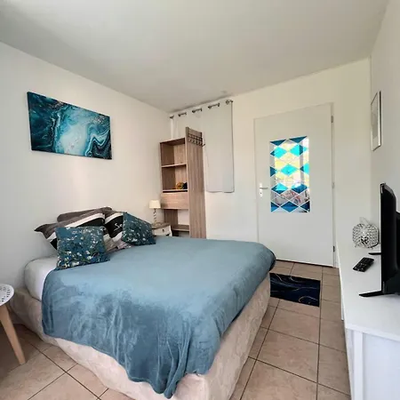 8mn Disneyland Paris 2-3 Bedroom, 2 Parking Apartment Montevrain