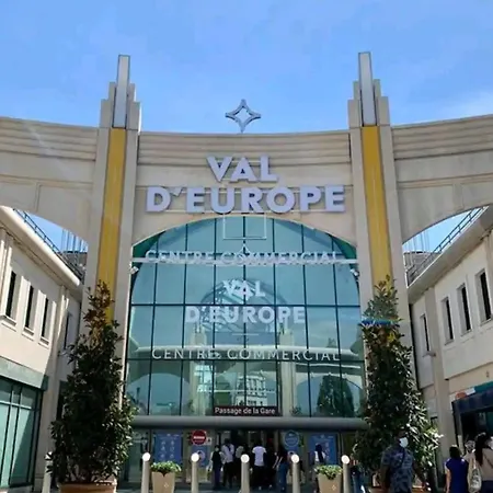 8mn Disneyland Paris 2-3 Bedroom, 2 Parking Appartement Montévrain